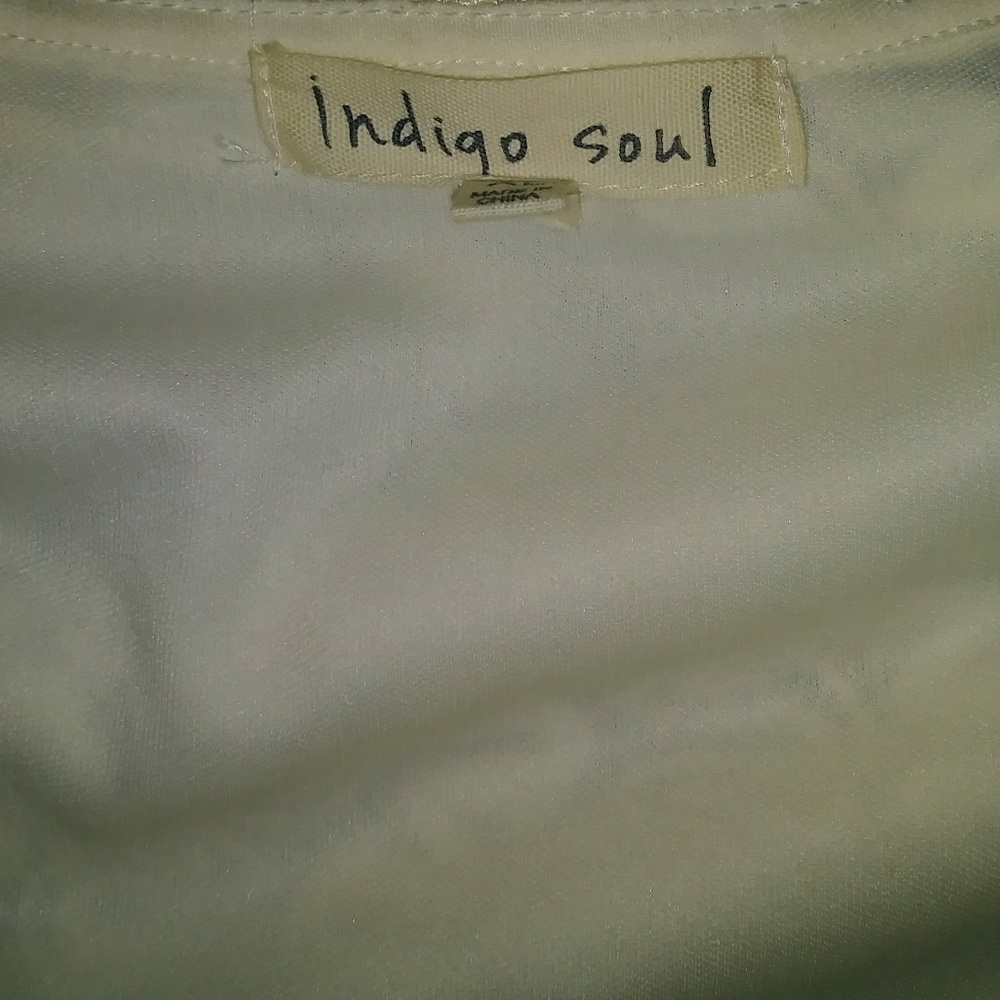 Ivory lace sharkbite blouse - Picture 3 of 3